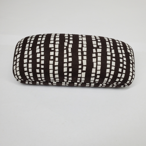 Vera Bradley Hard Eyeglass Case in Classic Brown and White Staggered Print NWOT. - Picture 2 of 8